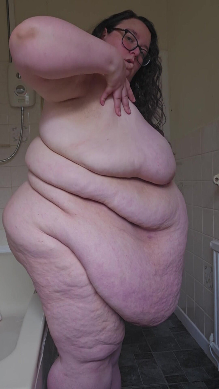 SSBBWLadyBrads: SSBBW Goddess Bathroom Strip and Catwalk