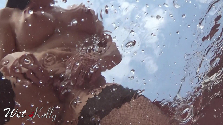 Horny MILF Loves to Pee on the Transparent Glass