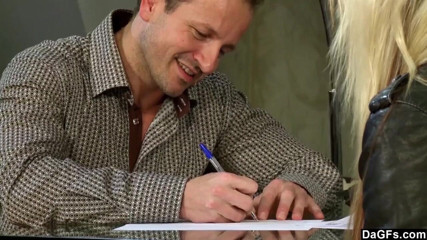 Dagfs: 흑인 대물 자지에게 따먹히는 금발 소녀 Christina