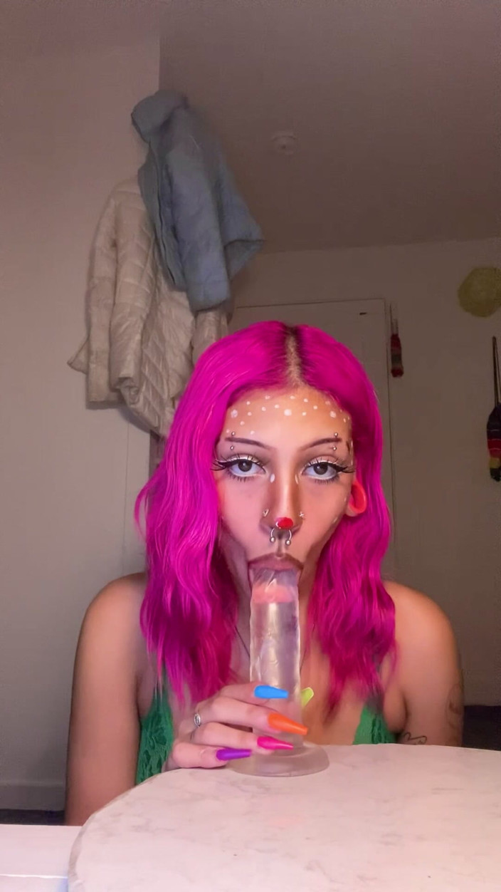 Nali Marie: La troia reindeer succhia un dildo Sbavando Sciatto gioco di...