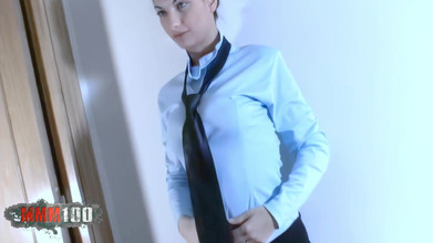 MMM100: Samantha Cruse: Latina tar bort sina kläder