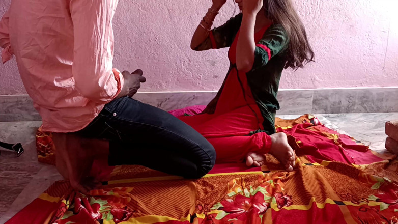 HousewifeGeeta: Ayrıldıktan sonra ateşli kızı arayarak arkadaşıyla üçlü sikiş