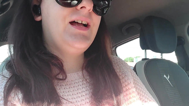 Nicoletta Embassi: Farts in a car