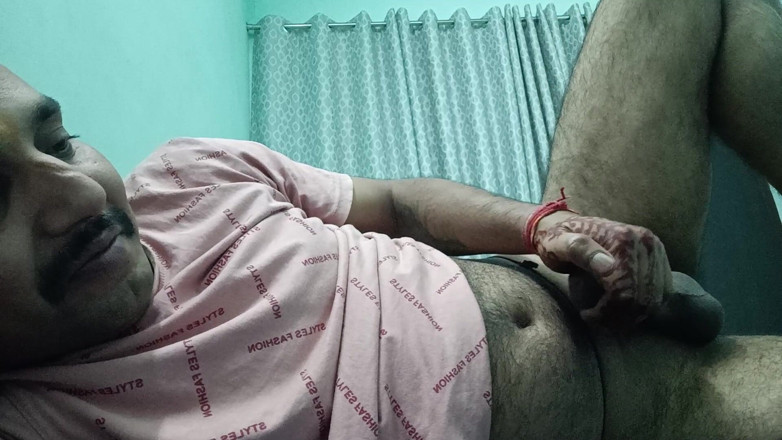 Rajasthani-old-lover: Indischer stiefvater des indischen polizisten bekommt dusche und masturbationsshow