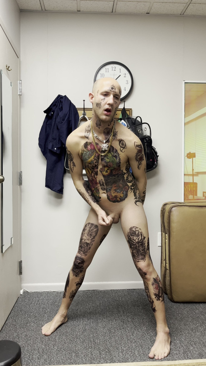 Straight ish Jake Grand: Twarz tatted twink szarpanie podczas dildo jebana