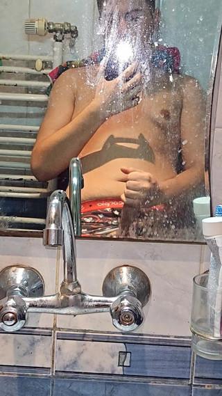 CockyBoy7: Mirror'da mastürbasyon yapıyor