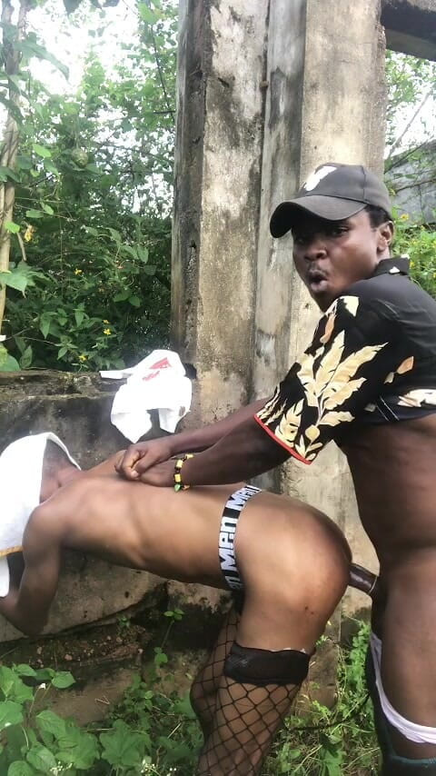 Sexydaddy: Áspero. Doce sexo atrás de um prédio não consumado e...