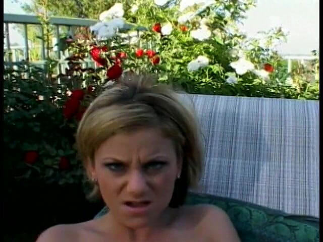 Masturbation Porn: Cute hottie masturbating in the backyard