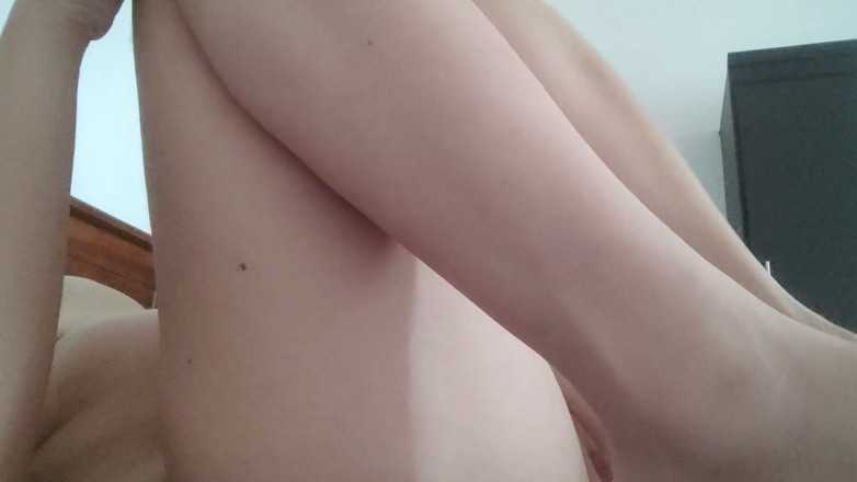 Amola bomb: Hmmm... Mi sento annoiata giocando con i miei piedi