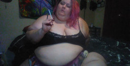 Kitty Delgato: Merokok Capri dan saya membiarkan kentut kecil dan pasangan melecur