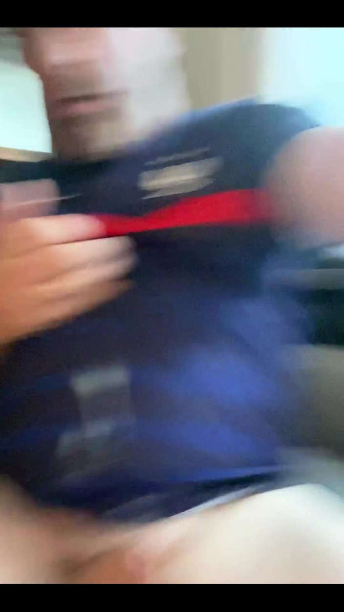 Hacou69: Lo accarezza dopo una buona partita di calcio