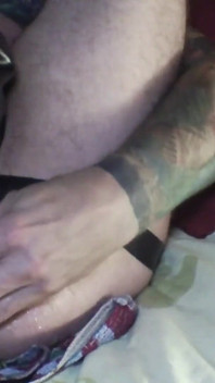 Masturbation anale en solo.