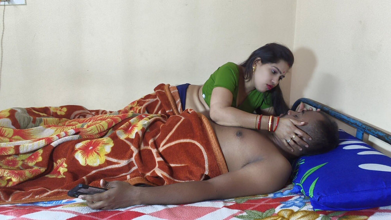 Sona bhabhi: Hintli seksi ince ev hanımı gece vakti kocasıyla seks için...