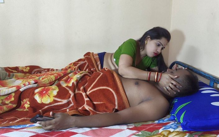 Sona bhabhi: Indická sexy štíhlá žena v domácnosti Intrested pro sex se svým manželem...