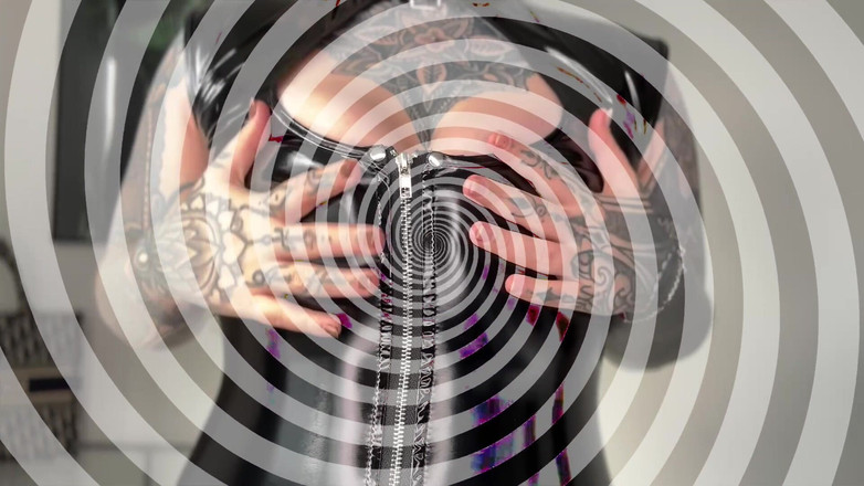 Miss Valentina: Соблазнили к подчинению, завораживает