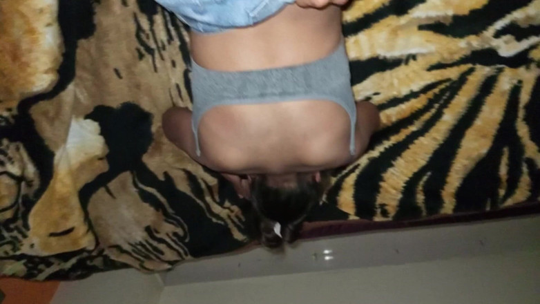 Moo DBOXXX: Tengo sexo con mi amiga que me vende ropa