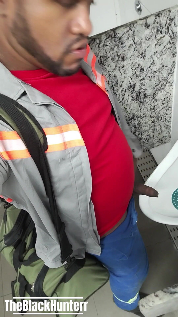 TheBlacKHunterr: Chupei Meu Colega No Banheiro Da Firma