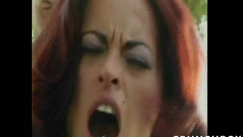 Bitch Girl Video: Sesso exibi per divertimento sesso fuori culo