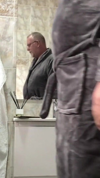 Papi me folla bien en el baño