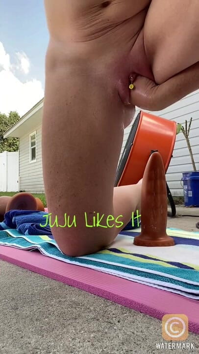 Juju: Dildo und fisting