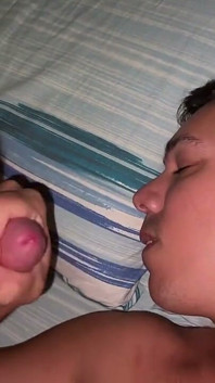 Le masturbí y él se corrió en mi cara