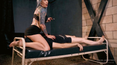 Cruel Anettes fetish world: Страждає її дупою