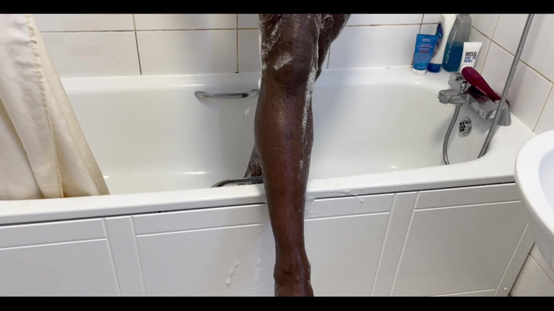 Afro Black XXX: Masa mandi