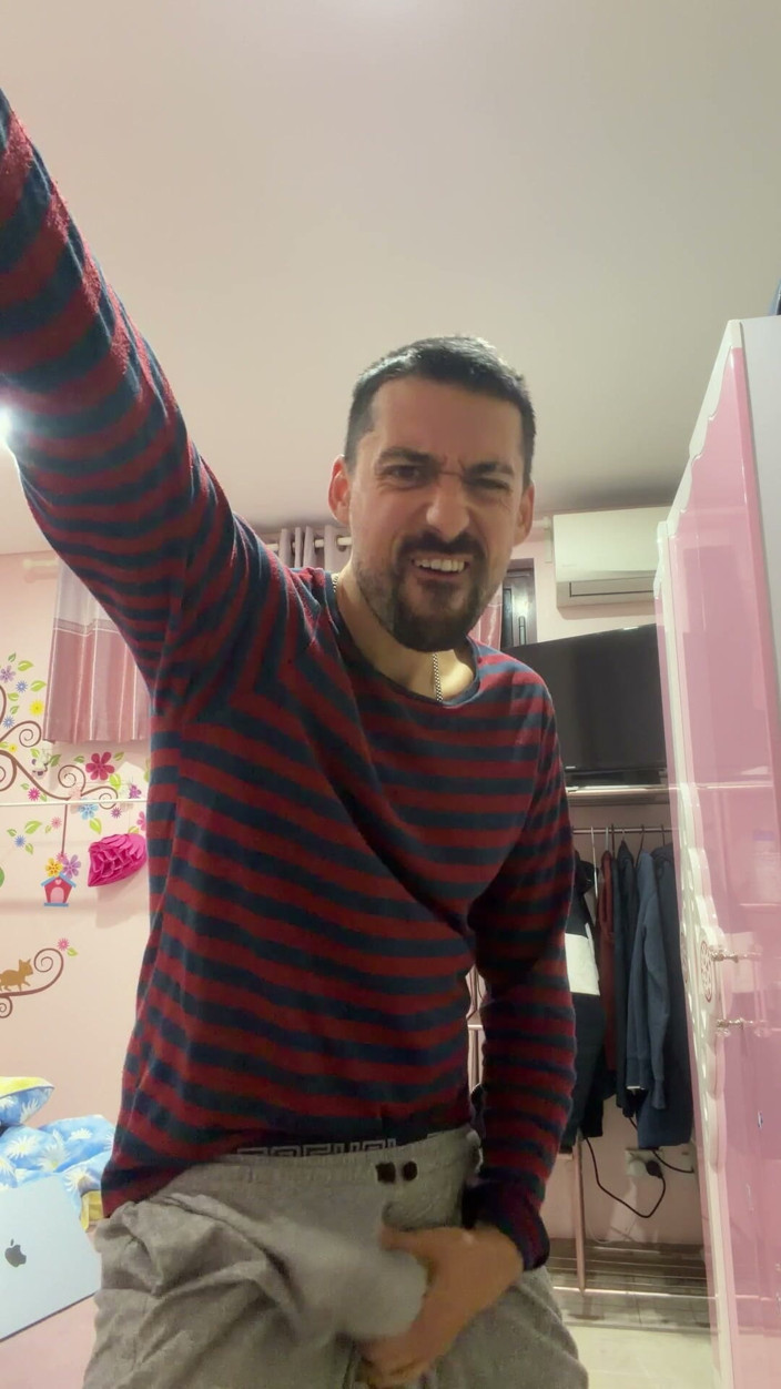 Liam Harding: Hot Stepdaddy Jerking off Nuts Like Crazy