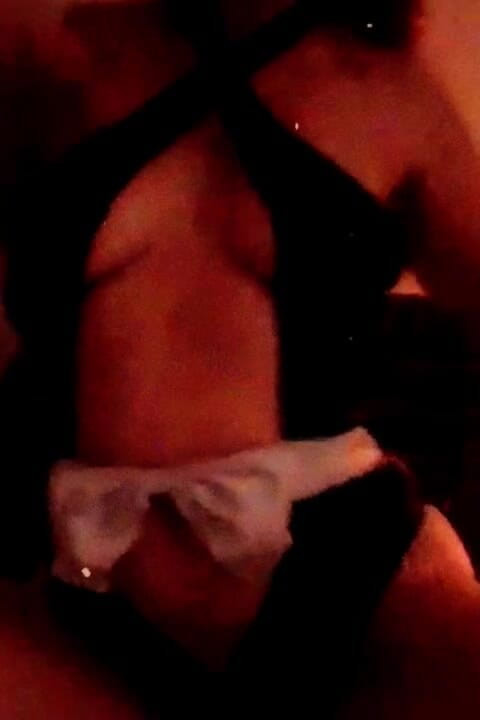 pussyplayprincess: Une chatte joue avec son copain