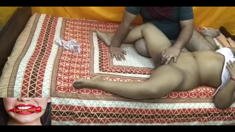 Hotty Jiya Sharmaa: 자지를 빨고 따먹히는 인도 십대