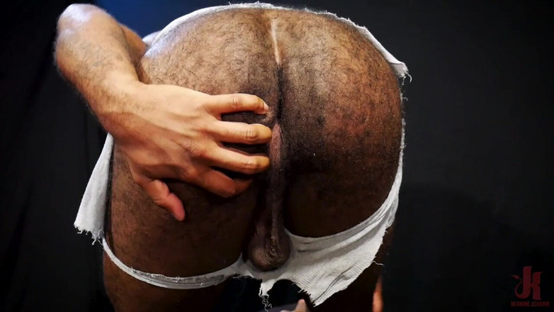 Kinky Bites Gay: Micah Martinez: Owłosiony tyłek mięśni jeździ ogromne kutasy, aby zadowolić...