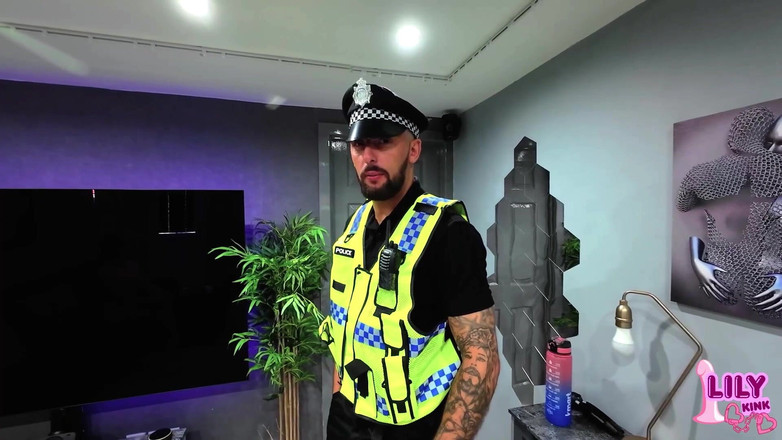 Lily kink: ポルノ撮影オーディション:警察に捕まり、セックスされる
