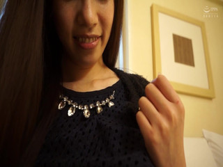 MBM3988: M612g10 la esposa de una belleza delgada cuyo marido es...