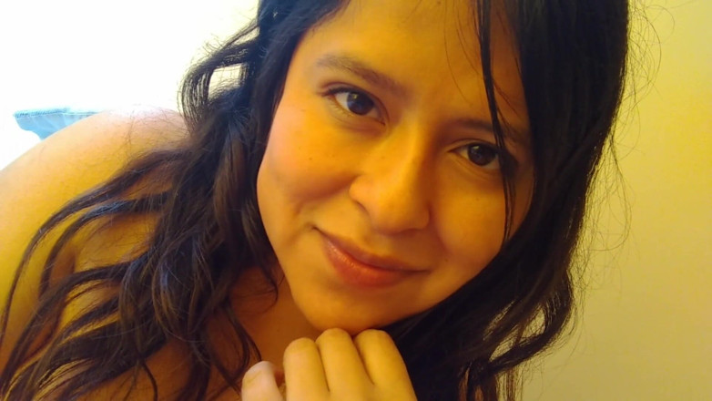 Oriane_Suck_Roses: Ich masturbierte vor der webcam für meinen ex-freund, er hat...