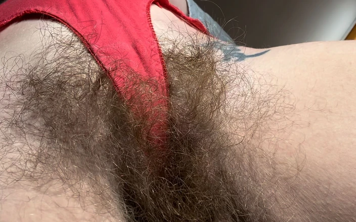 Cuteblonde666: Hairy Pussy in Red Panties