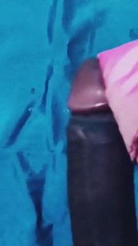 Sega di seta rasa porno - Sborrata su Saree - abito rosa di raso setoso strofina sulla testa del cazzo (87)