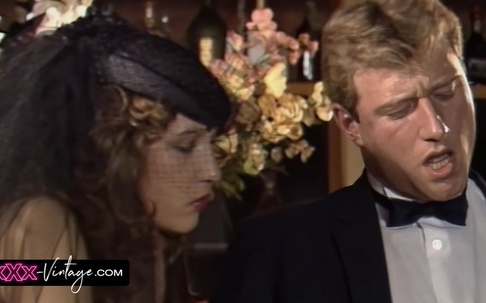 XXX-Vintage: Blowjob von einer blondine und einer brünette