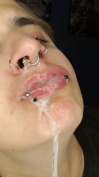 极端的鼻子厚实的麻木