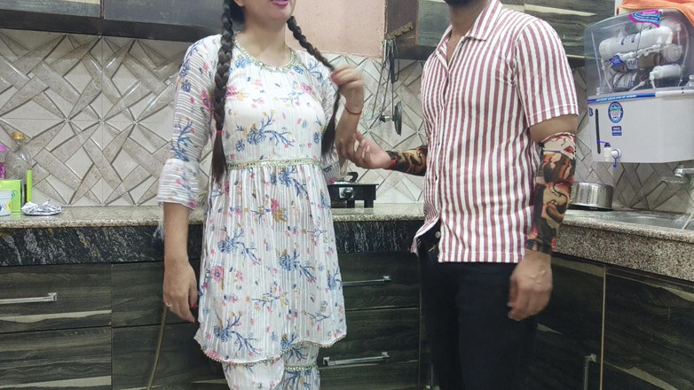 Hornycouple149: India Jija Sali en la cocina india Jija Sali con...