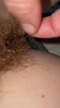 Satu Syurga Rambut Sebagai Pube Tunggal Ditangkap Sekitar Kelentit Saya Menindik