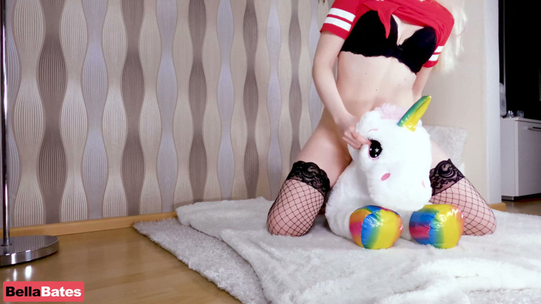 BellaBates: Ngentot memek unicorn 4k