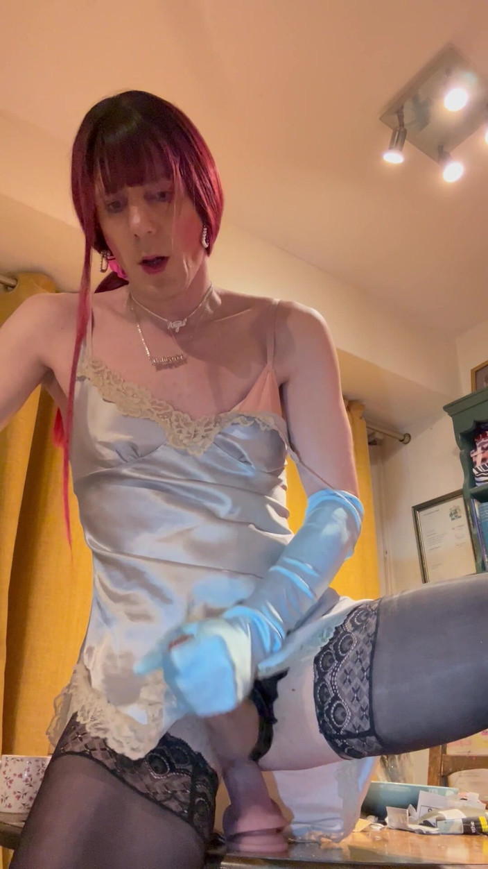 Jessica silk: 딜도를 타는 Jess Silk