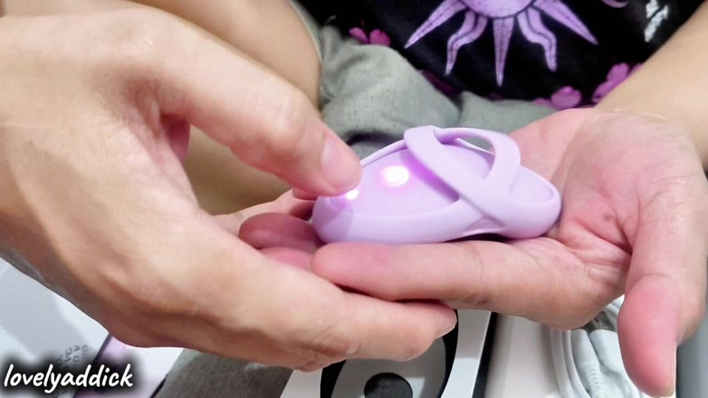 Lovelyaddik: 継母は自分のアソコを満足させるのに忙しい