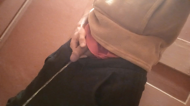 Jon Arteen: Jon arteen kencing di toilet sambil mikirin kamu