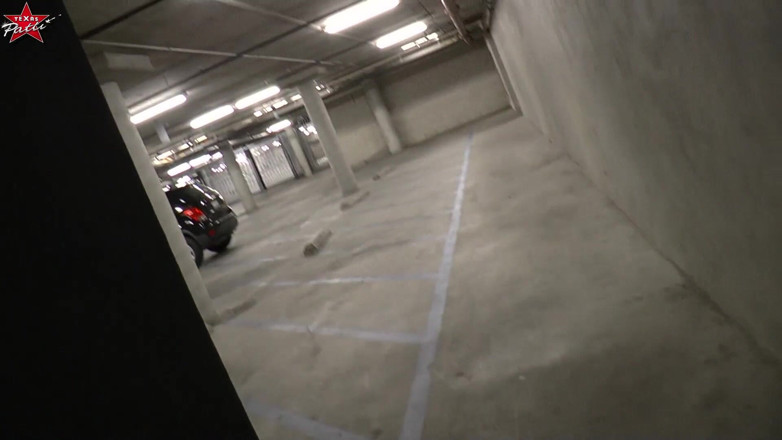 Texas Patti: MILF allemande - pipe en plein air dans un parking