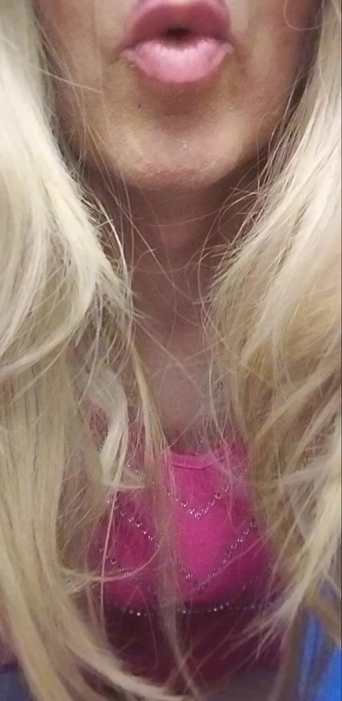 Cindy Belfast: Blonde Sissy Gags for Cock