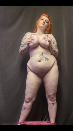 Bunny Royle: Ukazuji vám všechny moje sexy vrtící se bity a křivky