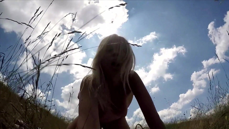 Real Porn Amateur: Un jeune couple allemand aime baiser dans la nature partout...