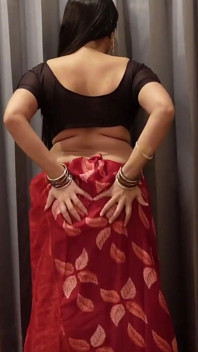 desi saari ke saath bari gand vaali bhaartiy aanti ka seks