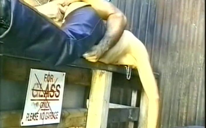 Gay vintage vibes: Bărbați îndrăzneți în Extaz 8
